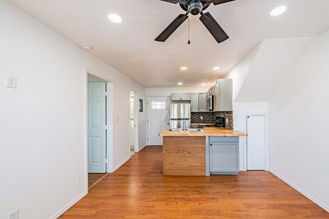 Floor plan for 1 bed, 1 bath, 400 sqft