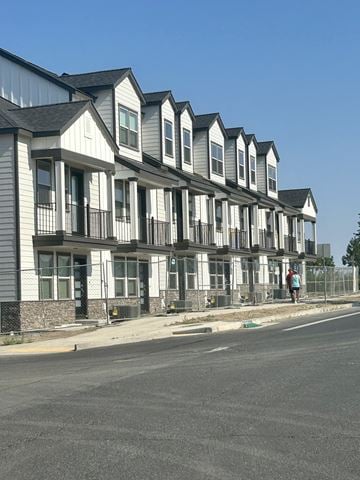 Bend apartment for rent - a row of houses on the side of a street