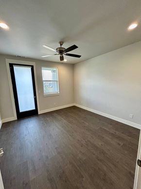 Bend apartment for rent - an empty living room with wooden floors and a ceiling fan