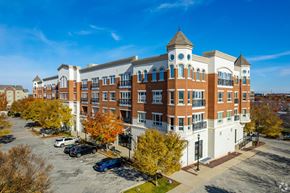 Murfreesboro apartment for rent - A large, multi-story building with a parking lot in front.