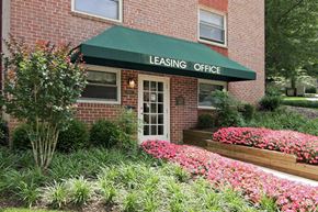 Baltimore apartment for rent - A brick building with a green awning that says leasing office.