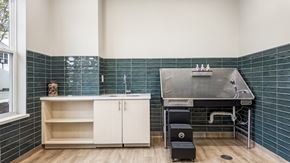 Aberdeen apartment for rent - A kitchen with black chairs and a black refrigerator.