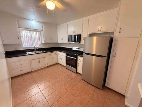 Floor plan for 2 beds, 1 bath, 800 sqft