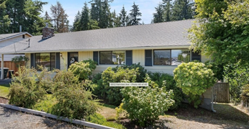 Everett house for rent - A house with a well-maintained garden in front.