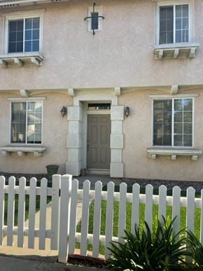 Santa Maria house for rent - A house with a white fence in front.