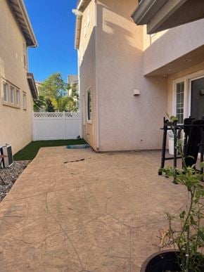 Santa Maria house for rent - A patio with a white fence and a small tree in a pot.