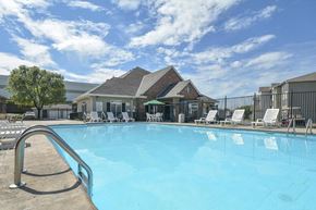 Omaha apartment for rent - the swimming pool at the apartments for rent