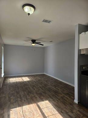 Hattiesburg apartment for rent - A room with a ceiling fan and light fixture.