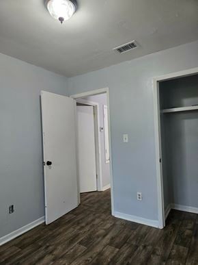 Hattiesburg apartment for rent - A room with a white door and a grey wall.