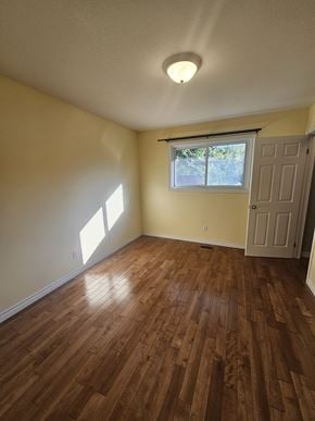 London apartment for rent - A room with wooden flooring and a window with blinds.