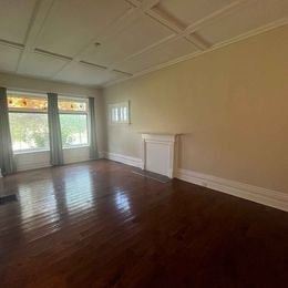 London apartment for rent - A room with wooden floors and a window with curtains.