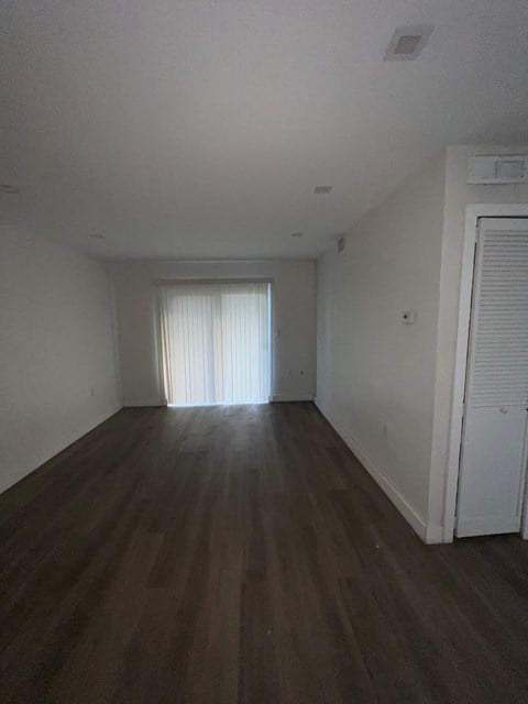 Floor plan for 2 beds, 1 bath, 880 sqft
