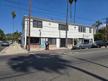 Los Angeles apartment for rent - A white building with a blue door and windows on the side.