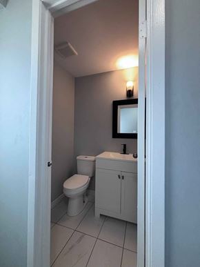 London house for rent - 6-595 Third St