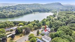 Hamden apartment for rent - A red arrow points to a house in a lush green area.