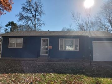 Clinton house for rent - 402 Flora