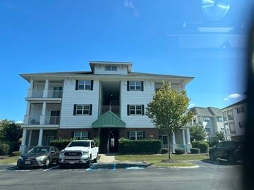 Chesapeake house for rent - an apartment building with cars parked in front of it