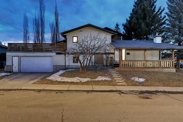Calgary house for rent - 27 Macewan Dr NW