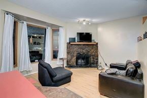 Calgary house for rent - 27 Macewan Dr NW