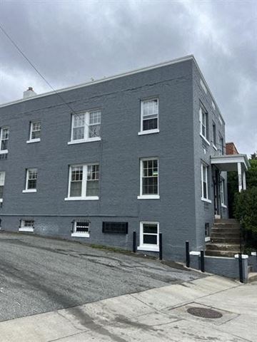 Washington apartment for rent - a blue building on the side of a street