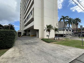 Honolulu apartment for rent - A tall white building with the number 79 on it.