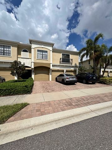 Bradenton house for rent - a house with two cars parked in front of it