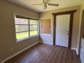Palatka house for rent - A room with a ceiling fan and a door.