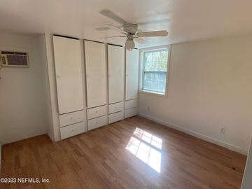 Interlachen house for rent - a bedroom with white closets and a ceiling fan