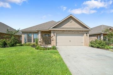 Crestview house for rent - 672 Teal St.
