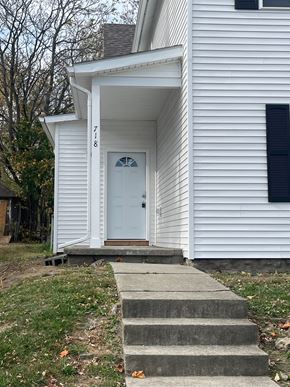 Lima apartment for rent - A white house with a black window and a white door.