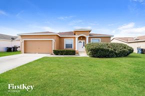 Lakeland house for rent - a house with a lawn in front of it