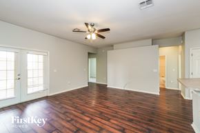 Lakeland house for rent - an empty living room with wood flooring and a ceiling fan