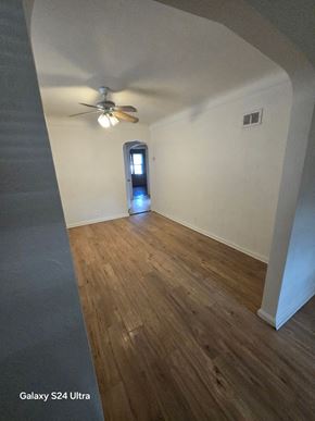 St. Louis house for rent - a living room with a ceiling fan and wood flooring