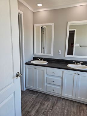 Guthrie house for rent - A bathroom with two sinks and a large mirror.