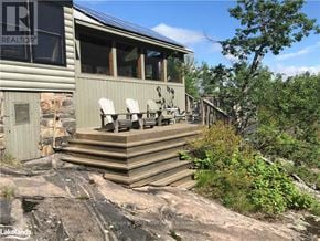 The Archipelago (Archipelago South) house for rent - a boat docked at a dock on a lake