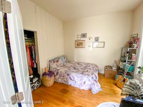 Chicago apartment for rent - a bedroom with a bed and a closet