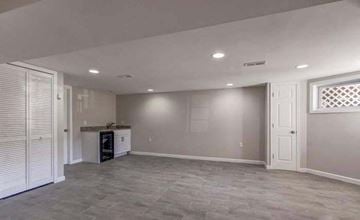 Washington house for rent - A spacious room with a grey floor and white walls.