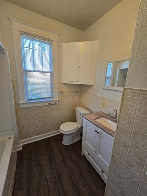Saint Louis house for rent - a bathroom with a toilet and a sink and a window