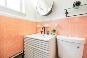 Atlanta apartment for rent - A bathroom with a white sink and a white bathtub.
