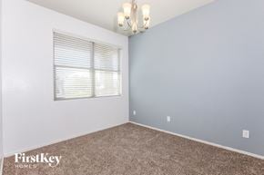 Florence house for rent - A room with a carpet floor, a window with blinds, and a chandelier.