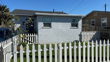 Ventura apartment for rent - A white picket fence in front of a grey house.