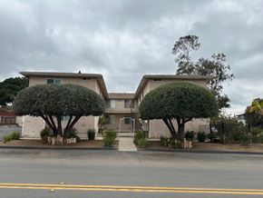 Vista apartment for rent - Two houses with trees in front of them.