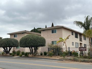 Vista apartment for rent - A building with a sign that reads "Pollincrest" is surrounded by greenery.