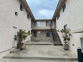 Vista apartment for rent - A courtyard with a staircase and potted plants.
