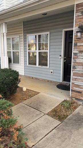 Charlotte house for rent - Bright 3BR TH Near UNCC — Quiet Neighborhood, Easy Access to Dining, Shopping & Highways