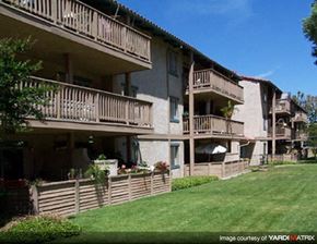 Thousand Oaks apartment for rent - Apartment complex with balconies and green lawns.