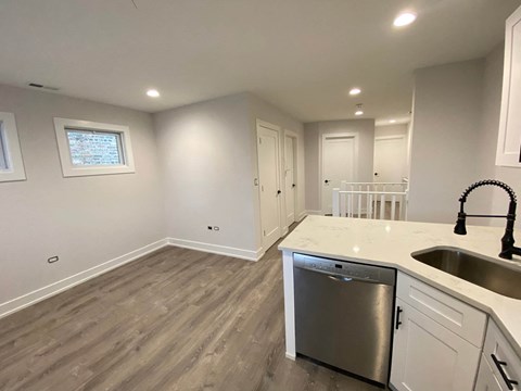 Floor plan for 2 beds, 1 bath, 770 sqft