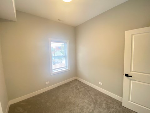 Floor plan for 2 beds, 1 bath, 810 sqft