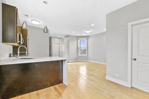 Floor plan for 2 beds, 2 baths, 800 sqft