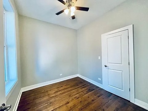 Floor plan for 2 beds, 1 bath, 700 sqft